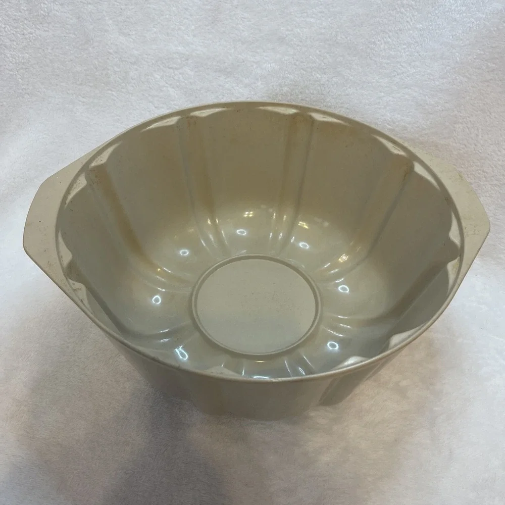 Vintage Tan Plastic Gelatin Mold Bowl Kitchen Baking‎ Ware Fluted Design